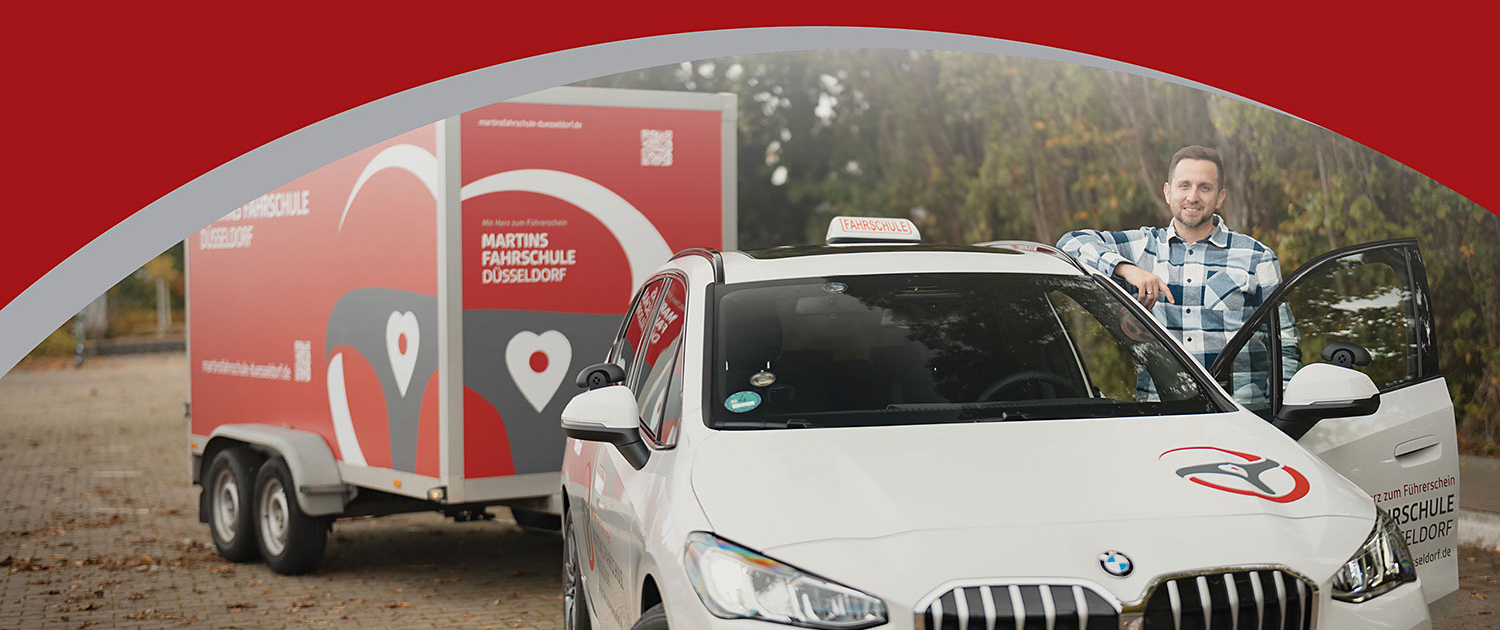 Martins Fahrschule Düsseldorf – moderne Fahrschulfahrzeuge mit Anhänger für Klasse BE